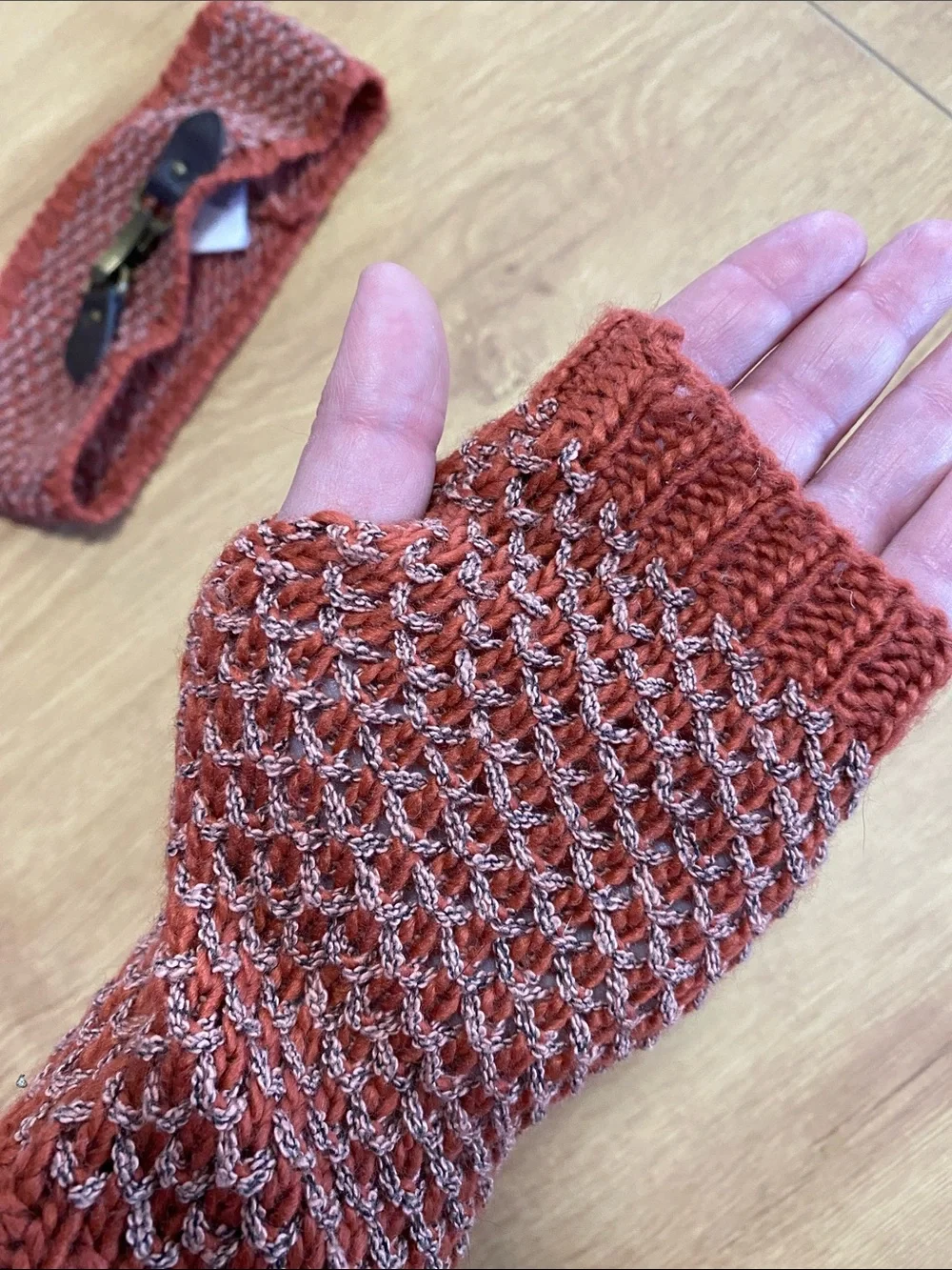 Simply Noelle Rust and Cream Knit Accessory Set